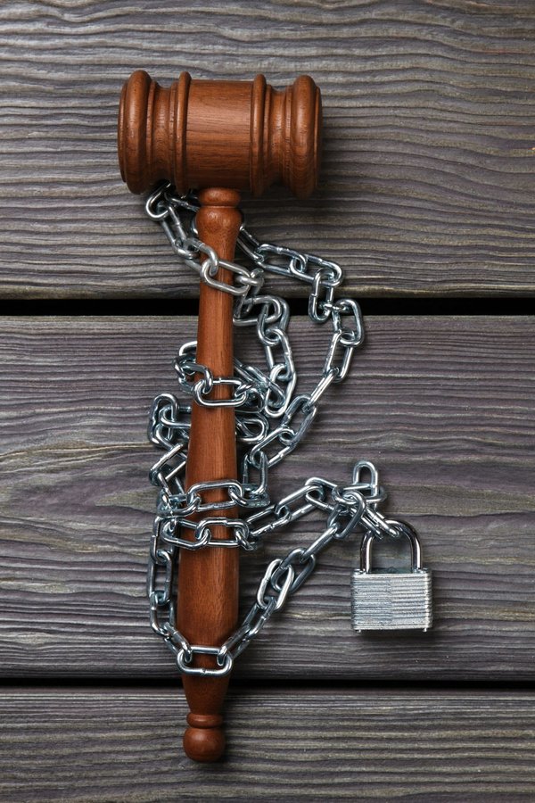 What are the UK legal guidelines for riding sport bikes in bus lanes?